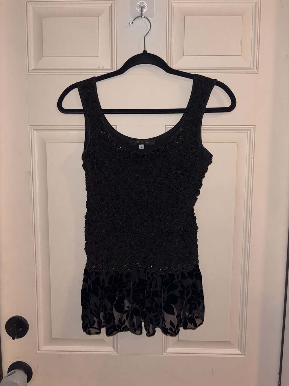 Mezon Black Textured Floral Beaded Tank Top Size S